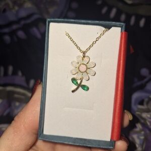 Gold Daisy Pendant Necklace